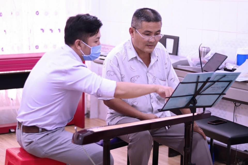 Khóa học đàn bầu lớp VIP 1 kèm 1 chất lượng tại Thu Nhạc