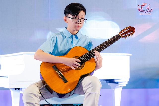Khóa học đàn guitar online 1 kèm 1