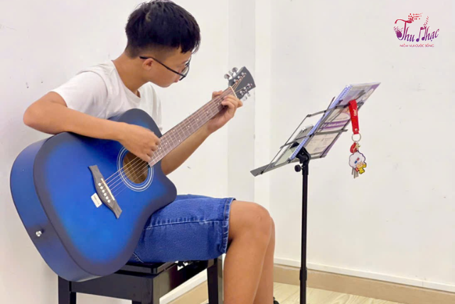 Khóa học đàn guitar đệm hát cho người mới