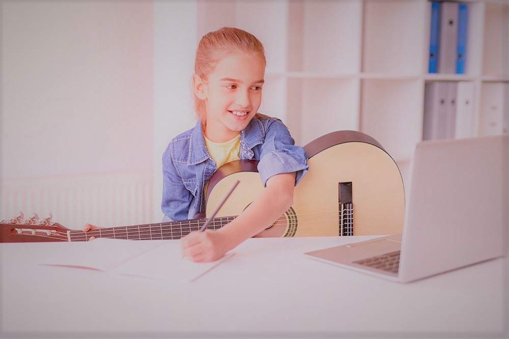 Học đàn Guitar online qua mạng có nên không