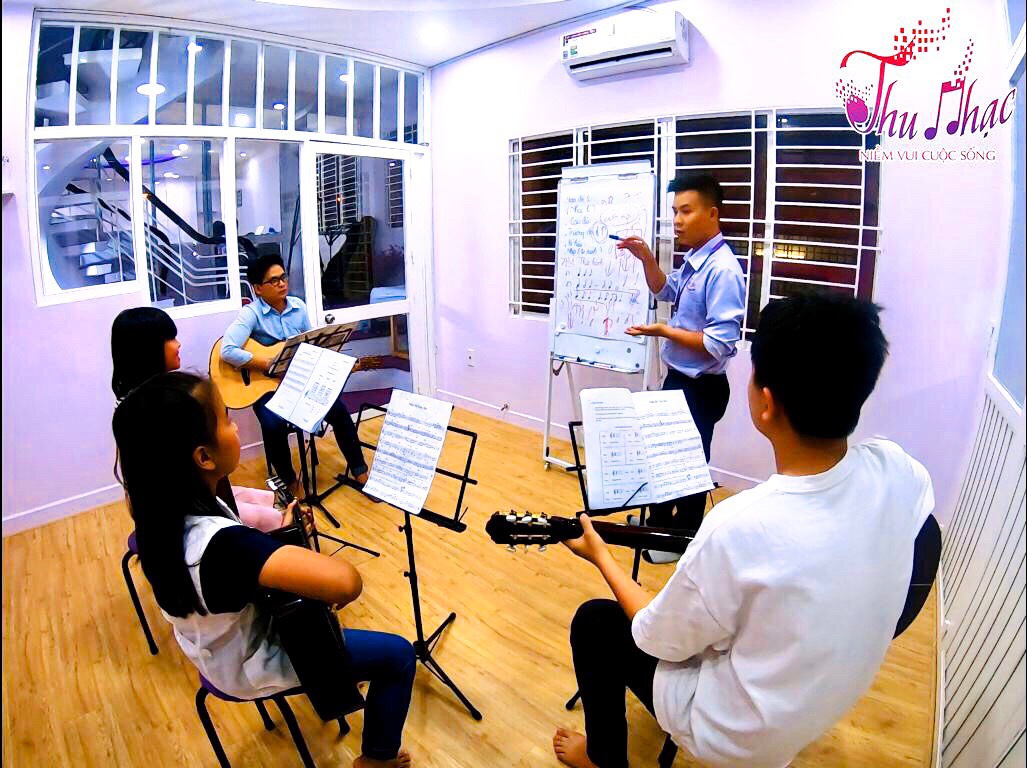 Trung tâm dạy học đàn guitar uy tín quận Tân Phú