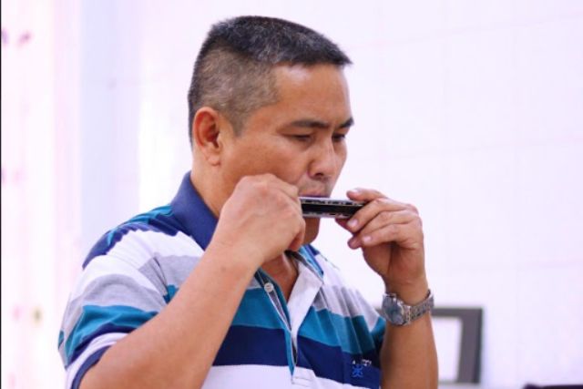 Khóa học harmonica cho người lớn tuổi