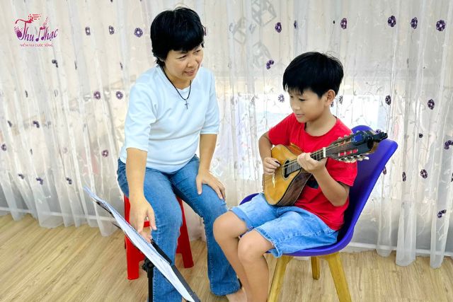Khóa học đàn mandolin cho bé tại nhà