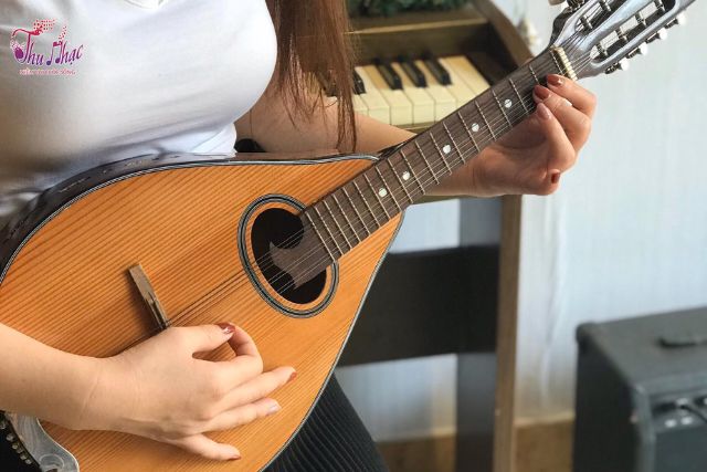 Học phí học đàn mandolin tại nhà bao tiền?
