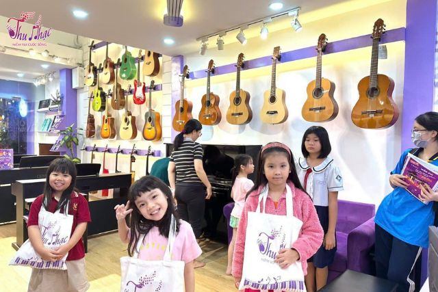 Học đàn guitar nâng cao tại Thu Nhạc