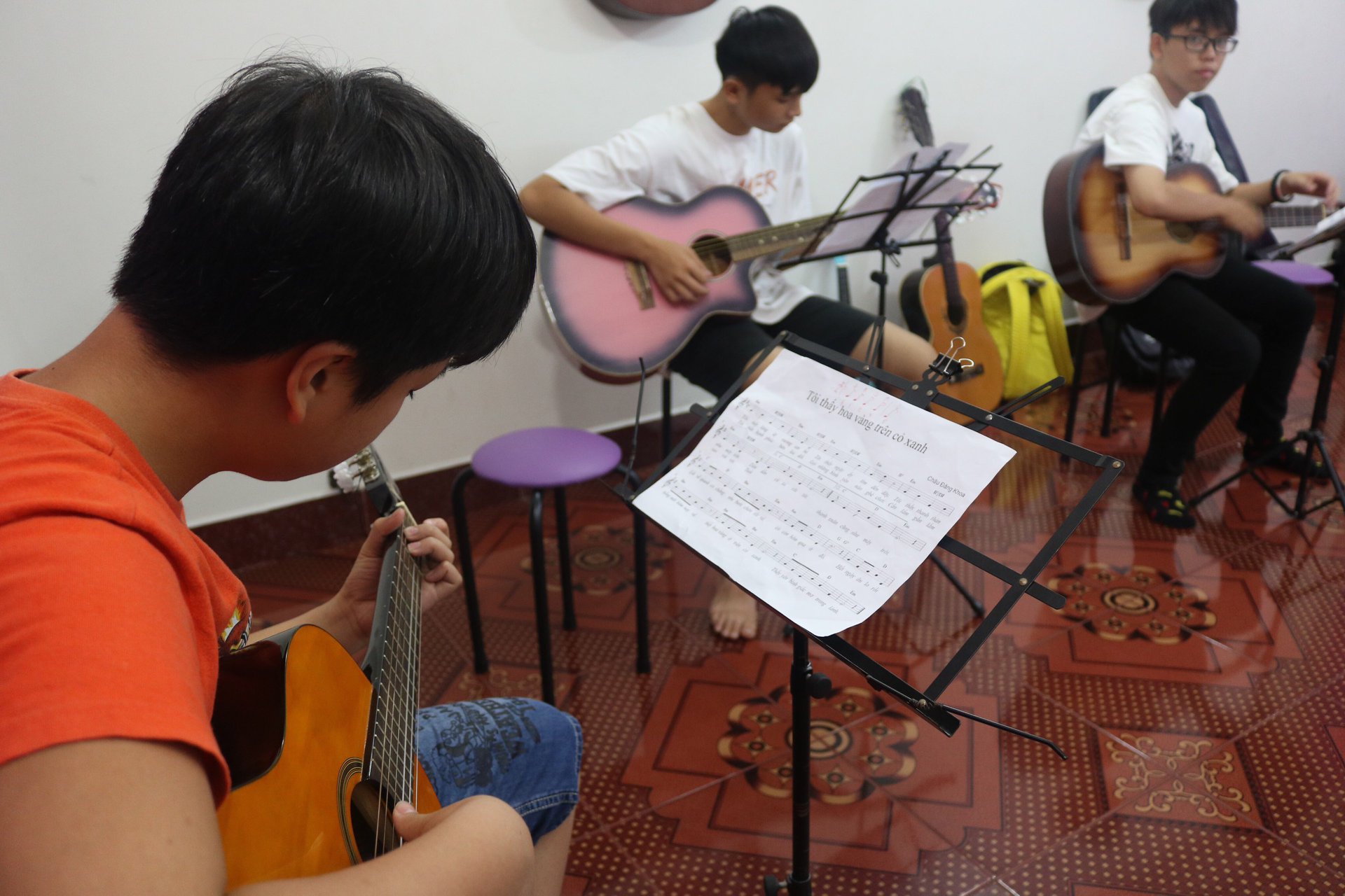 lớp học đàn guitar cơ bản tphcm