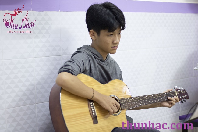 không có sự nhẫn lại khi tập đàn Guitar
