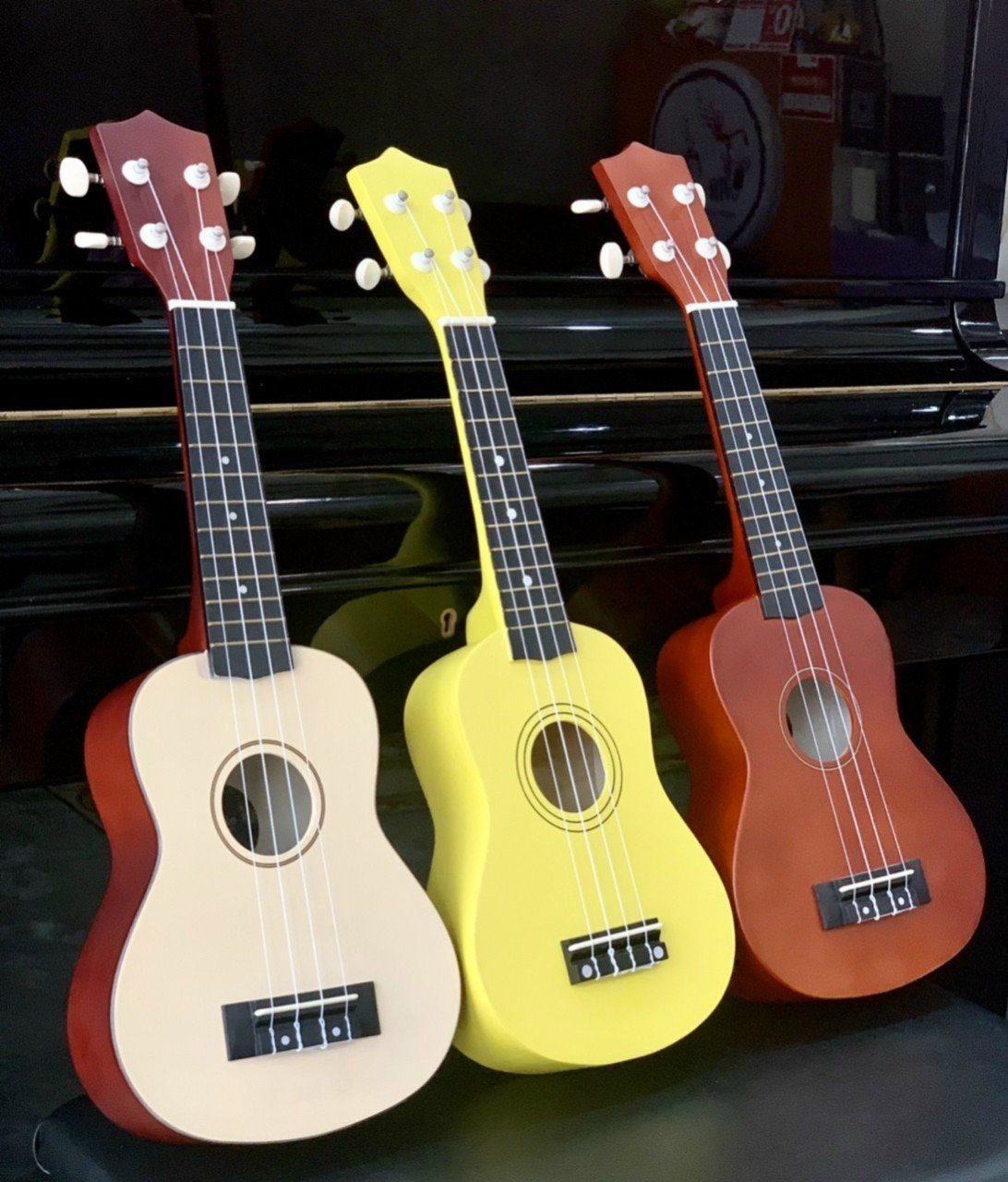 Đàn ukulele màu deviser