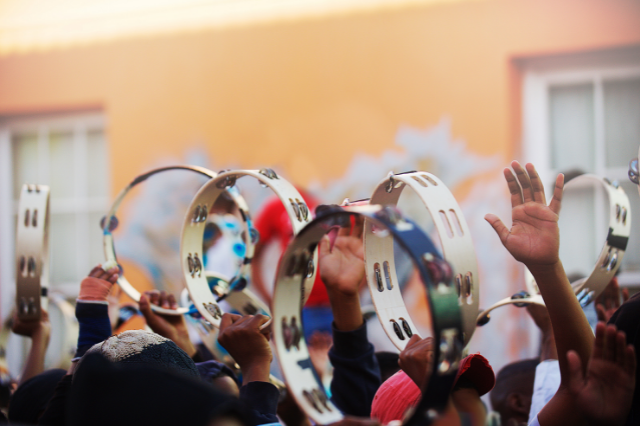 Trống lục lạc tambourine trong lễ hội