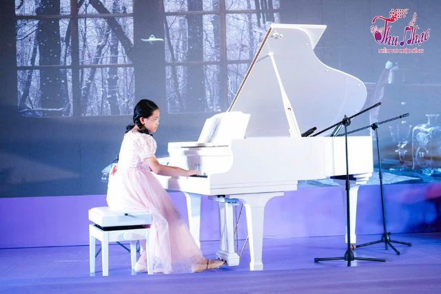 Làm thế nào để ngồi đàn piano đúng cách?