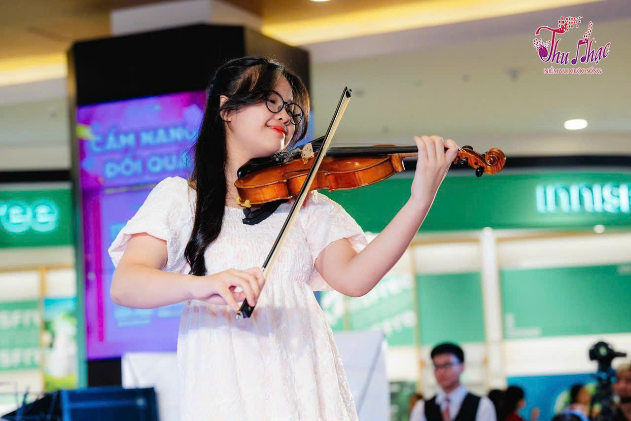 Đặt đàn violin dưới cằm