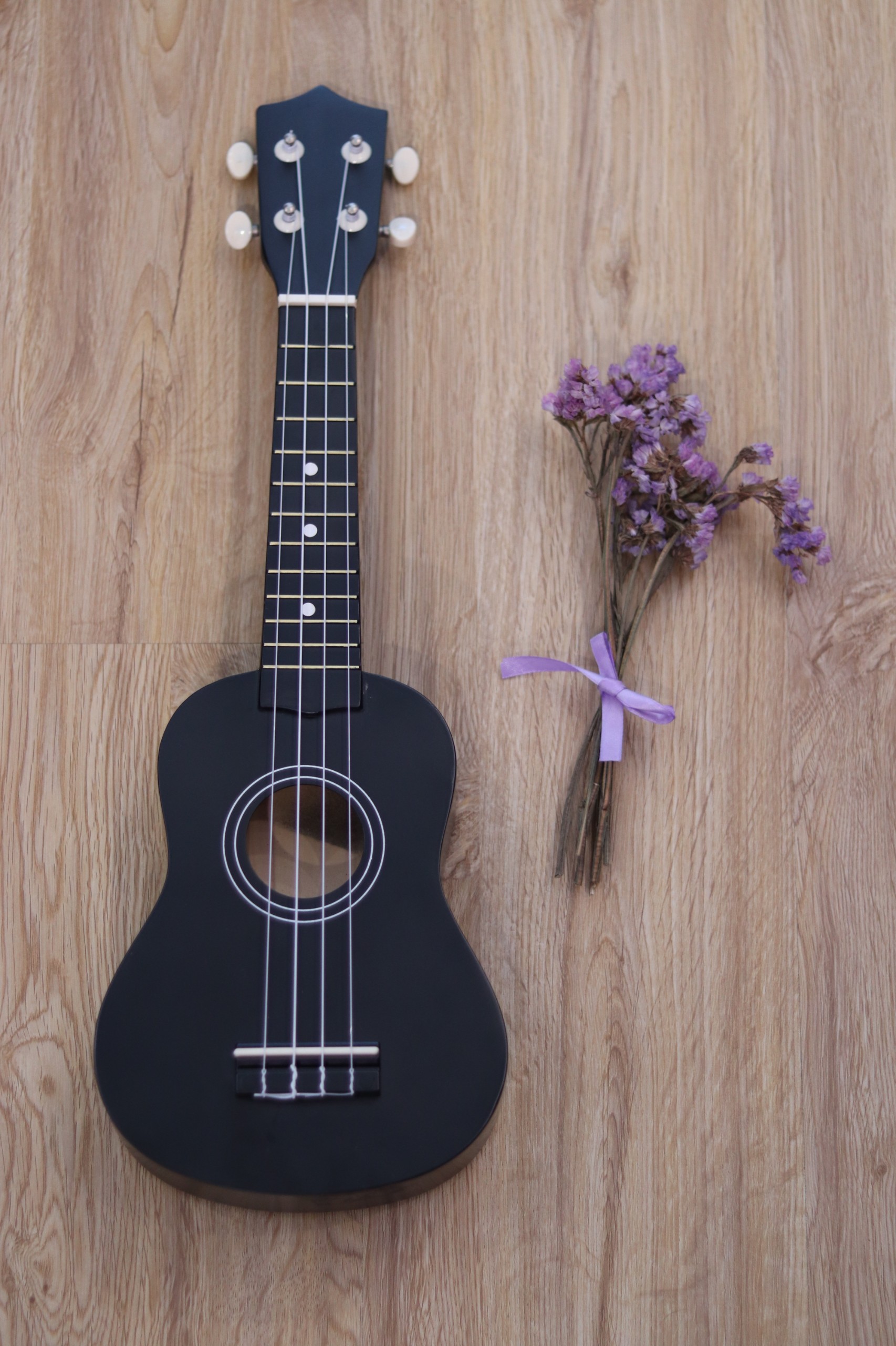 Đàn ukulele màu đen soprano