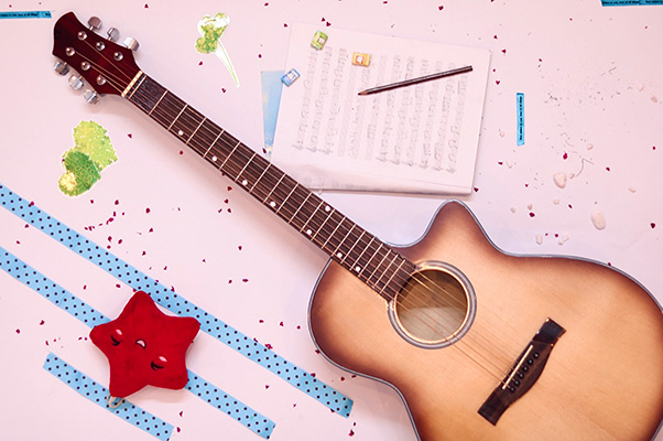 mua guitar cho bé