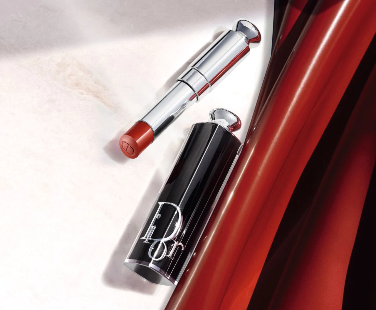 𝐌𝐚𝐮 𝐦𝐨𝐢 𝟐𝟎𝟐𝟐 𝐒𝐨𝐧 𝐃𝐢𝐨𝐫 𝐀𝐃𝐃𝐈𝐂𝐓  𝐑𝐞𝐟𝐢𝐥𝐥𝐚𝐛𝐥𝐞 𝐒𝐡𝐢𝐧𝐞 𝐋𝐢𝐩𝐬𝐭𝐢𝐜𝐤  Dior Addict Shine  Lipstick là dòng son vừa mới ra mắt vào đầu năm 2022  Instagram