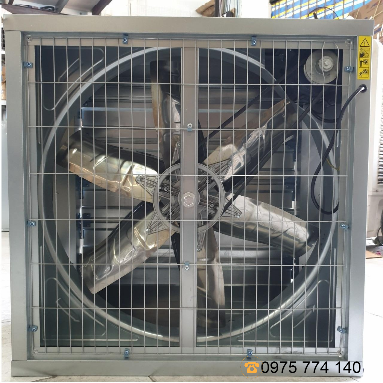 hình ảnh quạt hút vuông cánh inox
