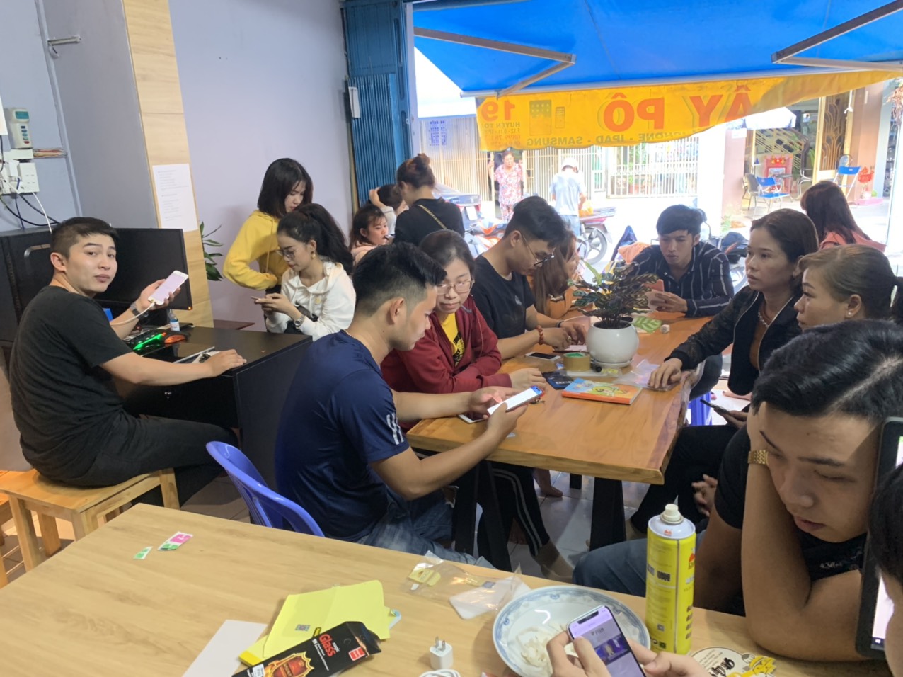 Giới thịu về Hi Ây Pô