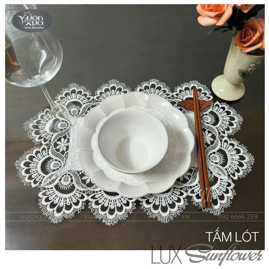 Khăn trải bàn màu trắng VƯỜN XƯA vân Hoa Hướng Dương KBSF