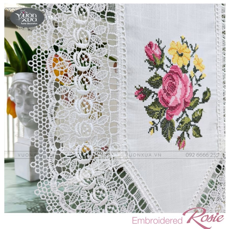 Khăn trải bàn VƯỜN XƯA thêu Hoa Hồng Rosie điểm xuyết Hoa Cỏ Vàng KBR