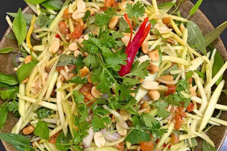 Cách Làm Món Nộm Xoài Trộn Mắm
