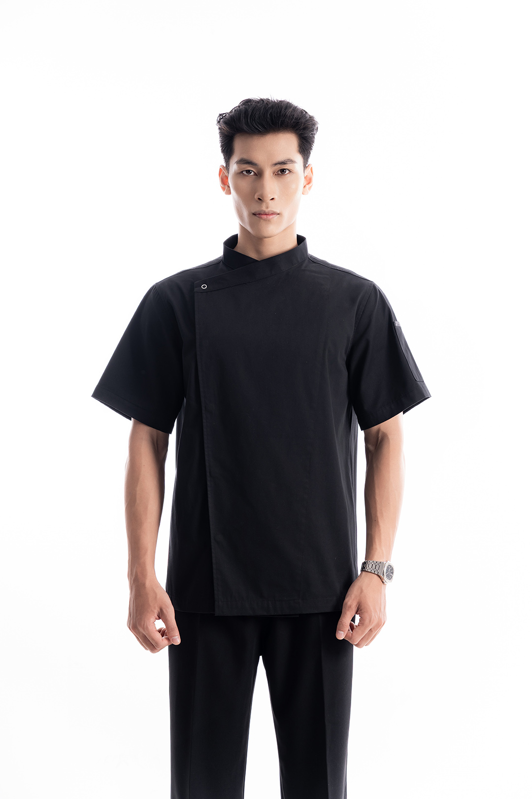 [CHEFX12] ÁO BẾP NGẮN TAY CÚC BẤM MÀU ĐEN CÓ PHỐI LƯỚI CO DÃN SAU LƯNG – BLACK SHORT-SLEEVE CHEF JACKET WITH SNAP BUTTONS AND STRETCH MESH BACK PANEL