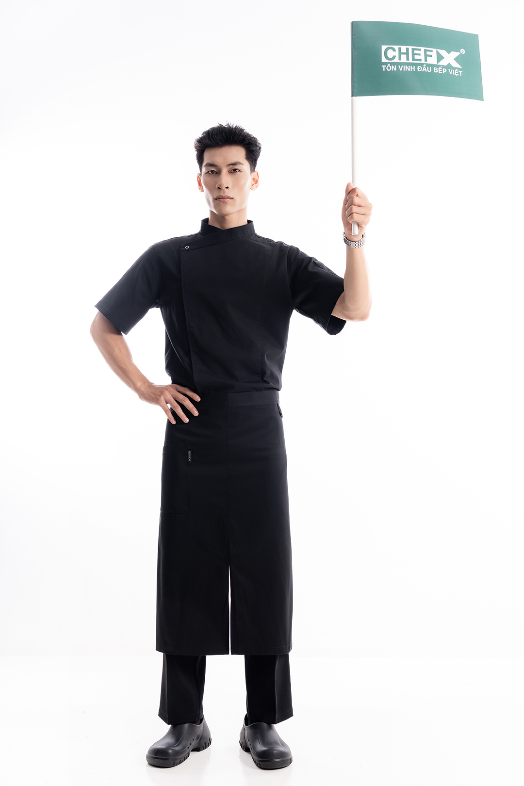 [CHEFX12] ÁO BẾP NGẮN TAY CÚC BẤM MÀU ĐEN CÓ PHỐI LƯỚI CO DÃN SAU LƯNG – BLACK SHORT-SLEEVE CHEF JACKET WITH SNAP BUTTONS AND STRETCH MESH BACK PANEL
