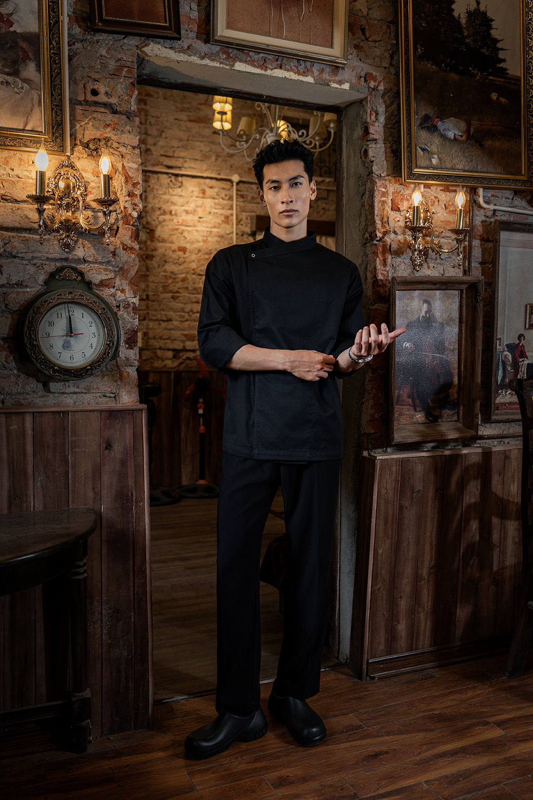 [CHEFX14] ÁO BẾP DÀI TAY CÚC BẤM MÀU ĐEN CÓ PHỐI LƯỚI CO DÃN SAU LƯNG – BLACK LONG-SLEEVE CHEF JACKET WITH SNAP BUTTONS AND STRETCH MESH BACK PANEL