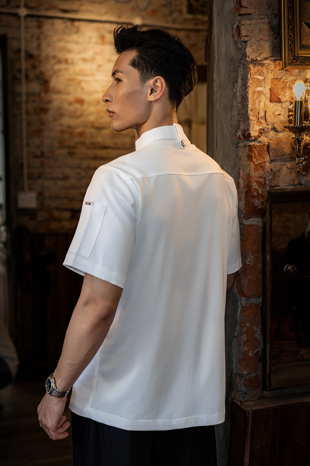 [CHEFX12] ÁO BẾP NGẮN TAY CÚC BẤM MÀU TRẮNG CÓ PHỐI LƯỚI CO DÃN SAU LƯNG – WHITE SHORT-SLEEVE CHEF JACKET WITH SNAP BUTTONS AND STRETCH MESH BACK PANEL