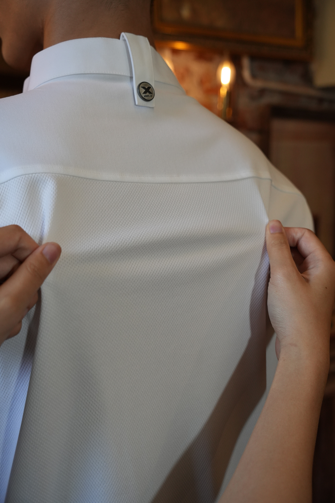 [CHEFX12] ÁO BẾP NGẮN TAY CÚC BẤM MÀU TRẮNG CÓ PHỐI LƯỚI CO DÃN SAU LƯNG – WHITE SHORT-SLEEVE CHEF JACKET WITH SNAP BUTTONS AND STRETCH MESH BACK PANEL