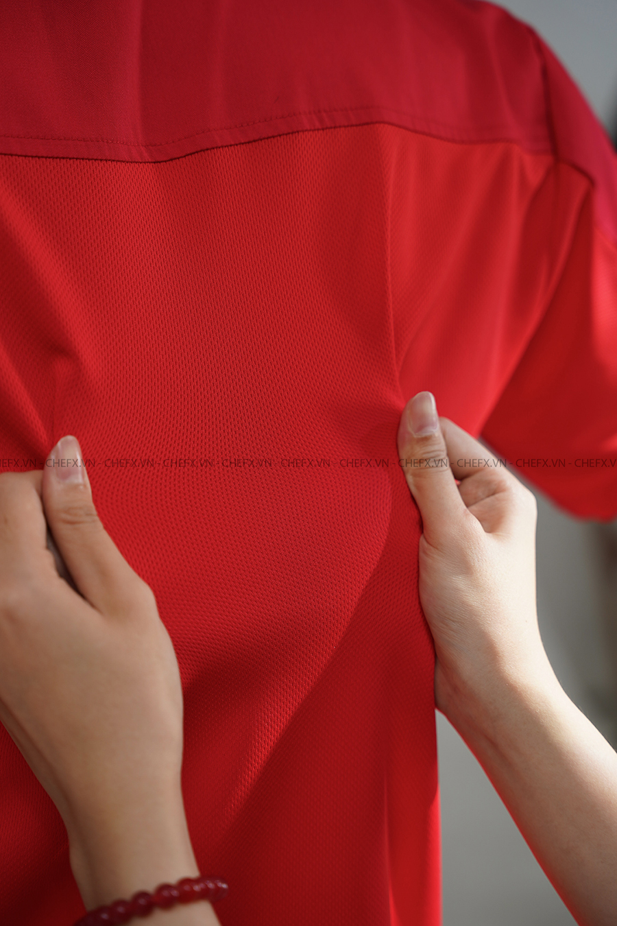 [CT02] ÁO BẾP NGẮN TAY MÀU ĐỎ CT02 CÓ LƯỚI THOÁT KHÍ SAU LƯNG - SHORT SLEEVE RED CHEF JACKET WITH MESH PANEL CT02