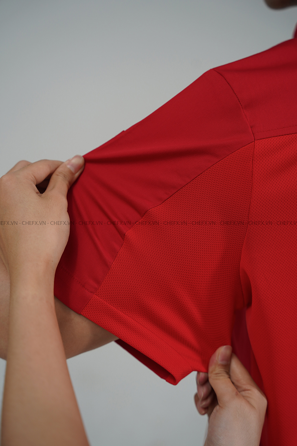 [CT02] ÁO BẾP NGẮN TAY MÀU ĐỎ CT02 CÓ LƯỚI THOÁT KHÍ SAU LƯNG - SHORT SLEEVE RED CHEF JACKET WITH MESH PANEL CT02