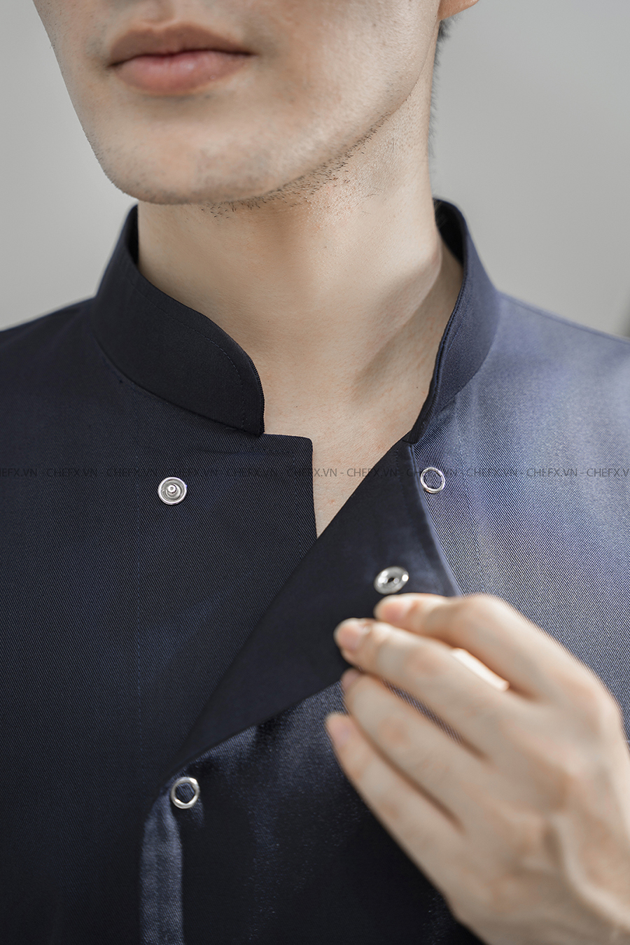 [CHEFX5] ÁO BẾP DÀI TAY CÚC BẤM MÀU NAVI CÓ PHỐI LƯỚI CO DÃN SAU LƯNG - [CHEFX5] Long sleeve Chef Jacket with Button Closure and Stretch Mesh Back Panel