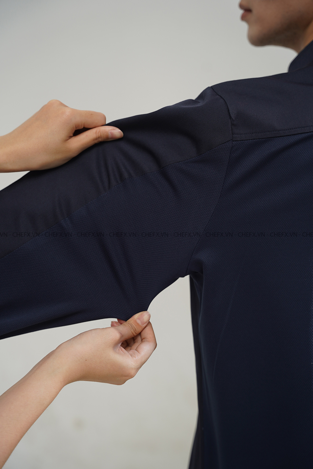 [CHEFX5] ÁO BẾP DÀI TAY CÚC BẤM MÀU NAVI CÓ PHỐI LƯỚI SAU LƯNG - LONG-SLEEVE NAVY CHEF JACKET WITH STAINLESS-STEEL SNAP BUTTONS, FEATURING A BREATHABLE MESH BACK PANEL.