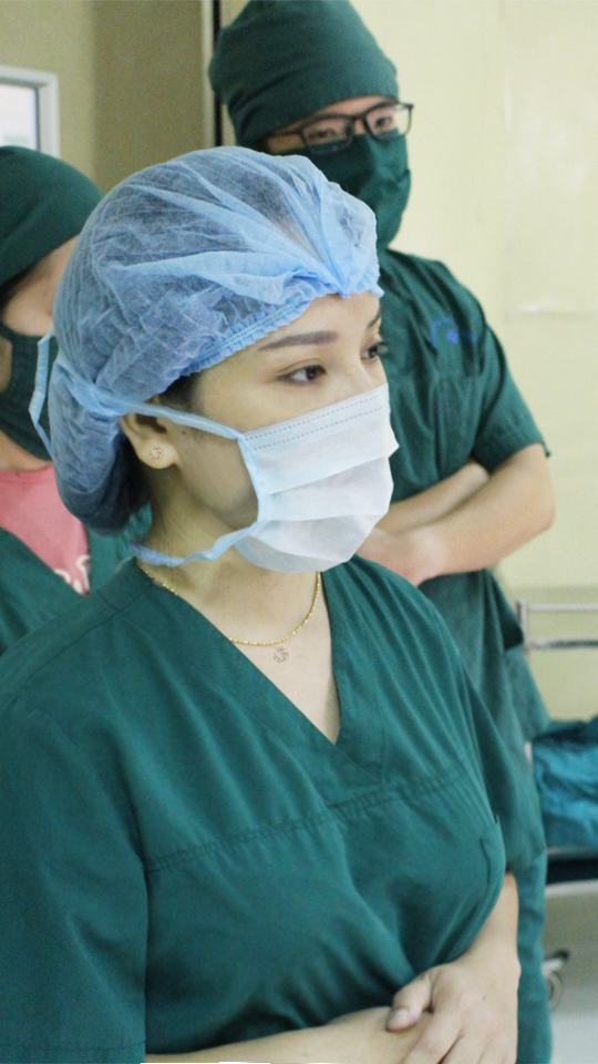 Tháo túi ngực 15 năm cho người có bệnh nền - TS.BS Hoàng Thị Phương Lan