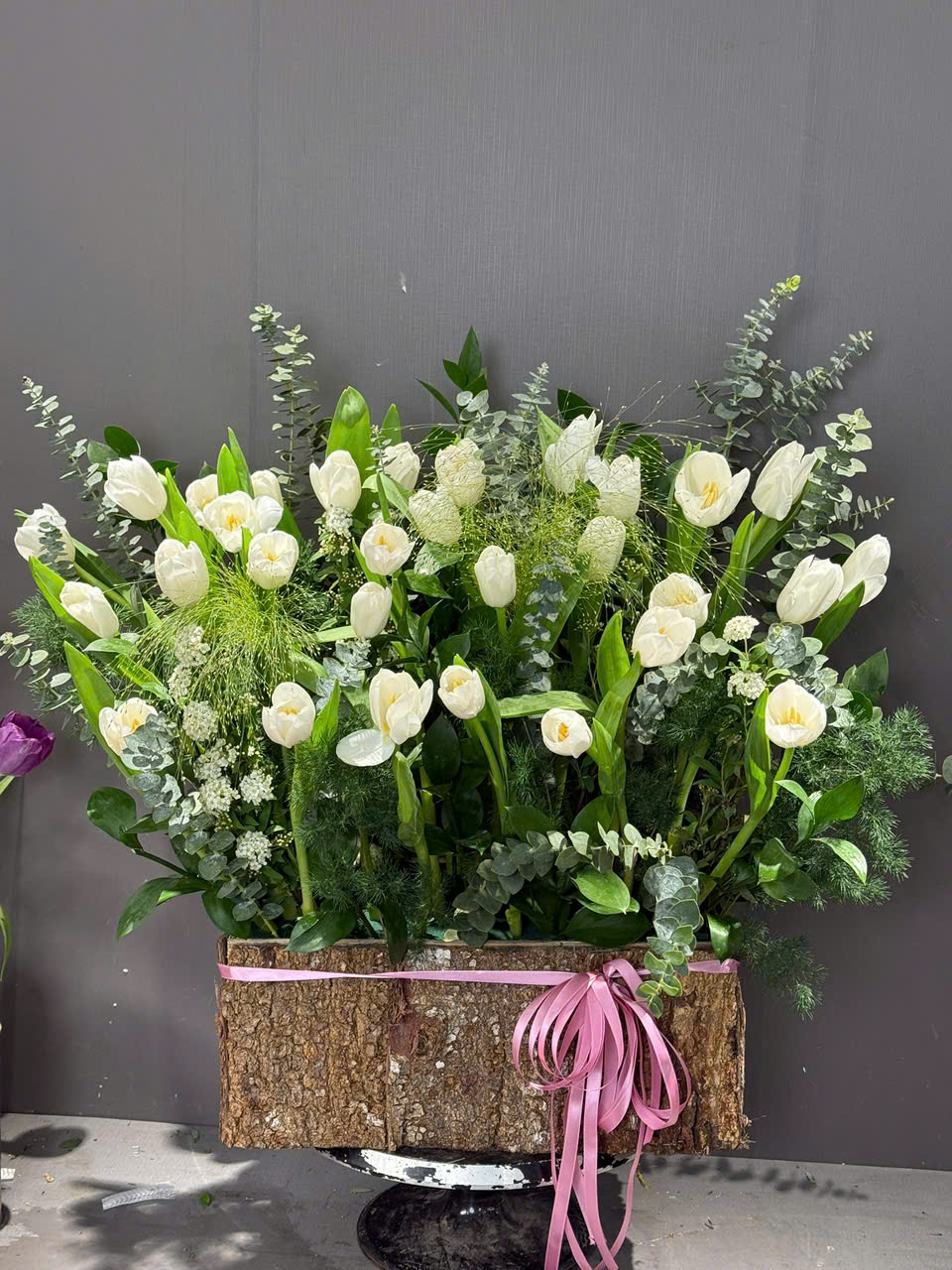 Lẵng 40 bông tulip trắng