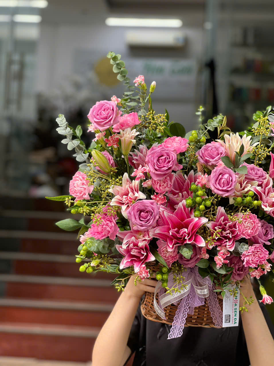 Lẵng hoa tone tím hồng
