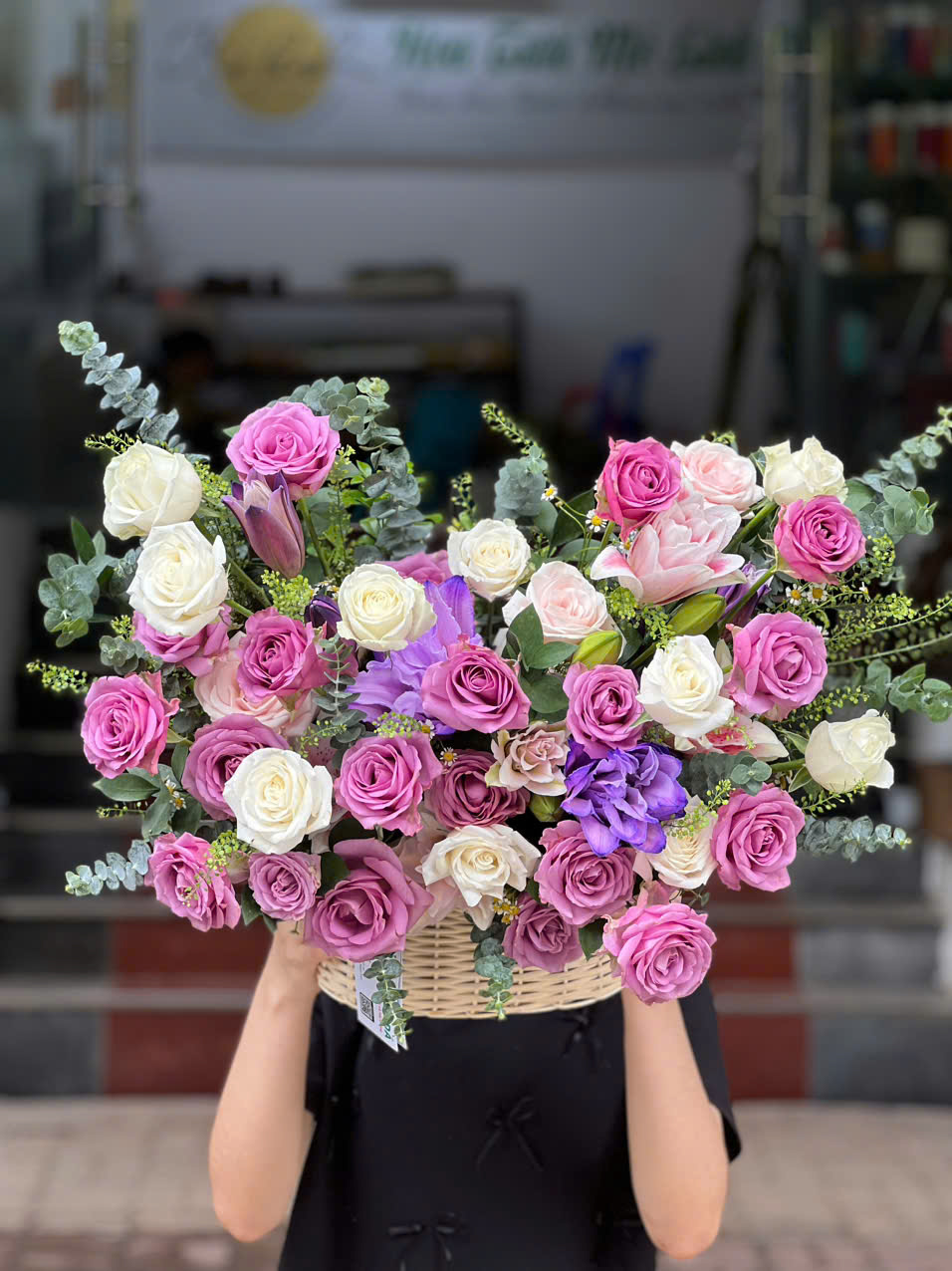 Lẵng hoa tím