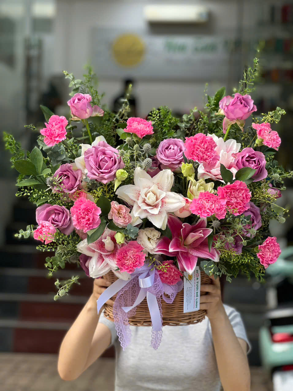 Lẵng hoa tone tím