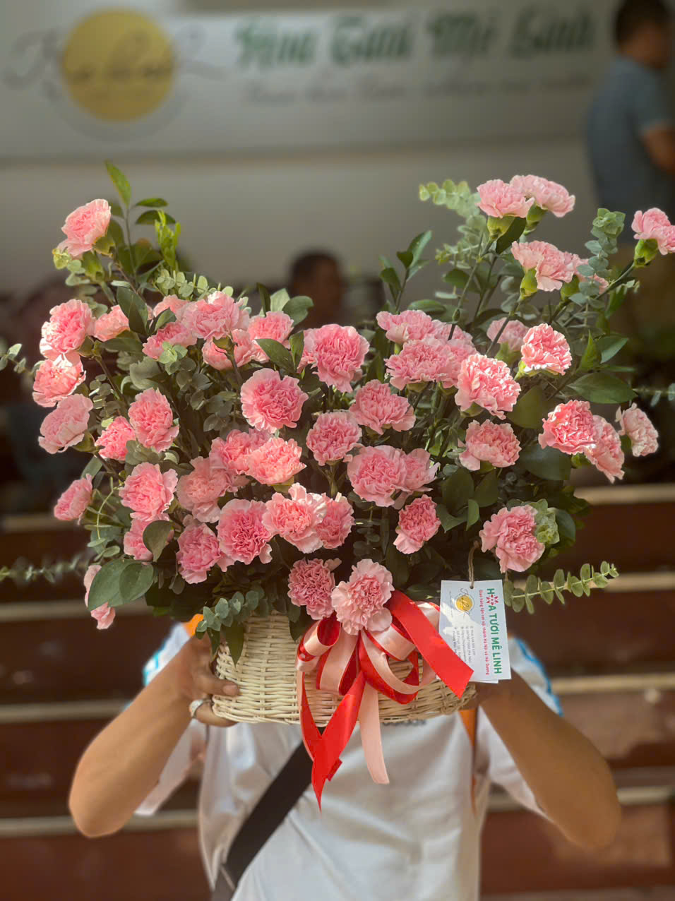 Giỏ hoa phăng hồng