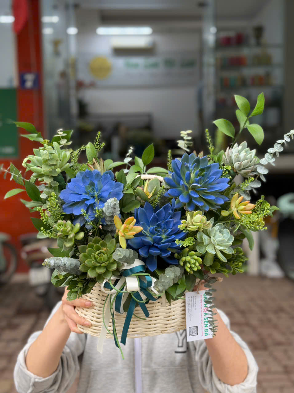 Giỏ sen đá xanh đậm