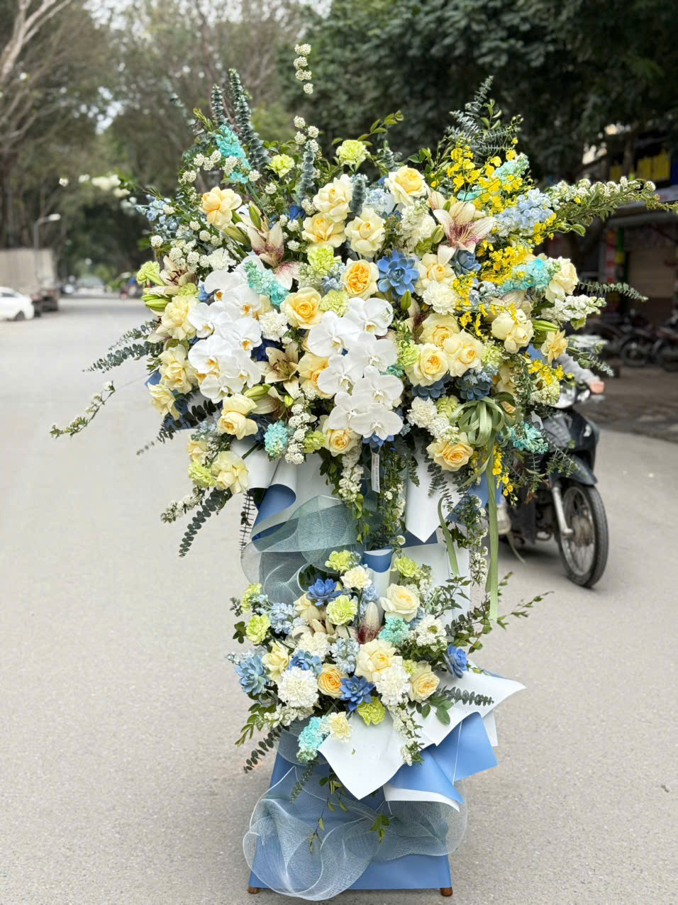 Kệ hoa ngoại tone vàng xanh