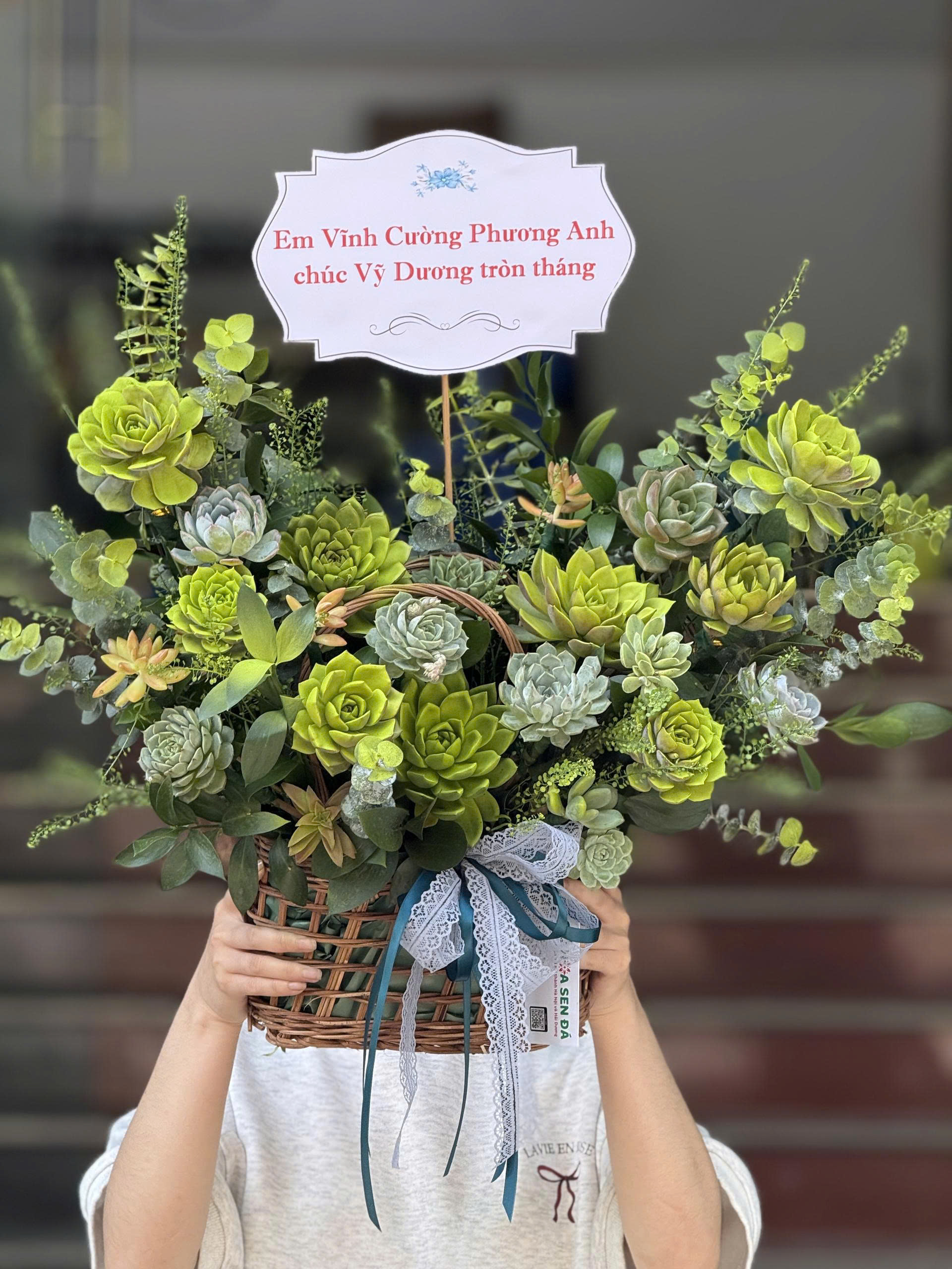 Lẵng hoa sen đá tone xanh lá