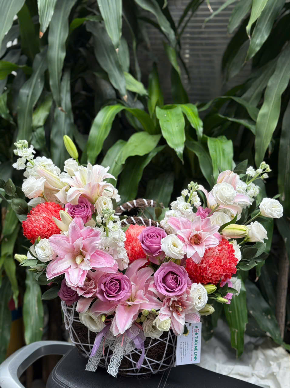 Giỏ hoa tone tím