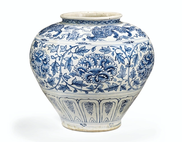 Chum gốm Chu Đậu cổ  thế kỷ 15 bán giá gần nửa triệu USD