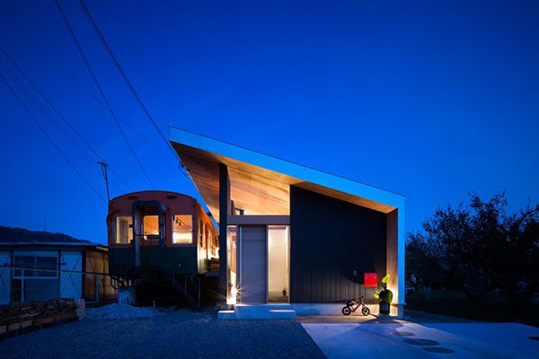 Ngôi nhà đẹp lạ về đêm nhờ những ô cửa sổ