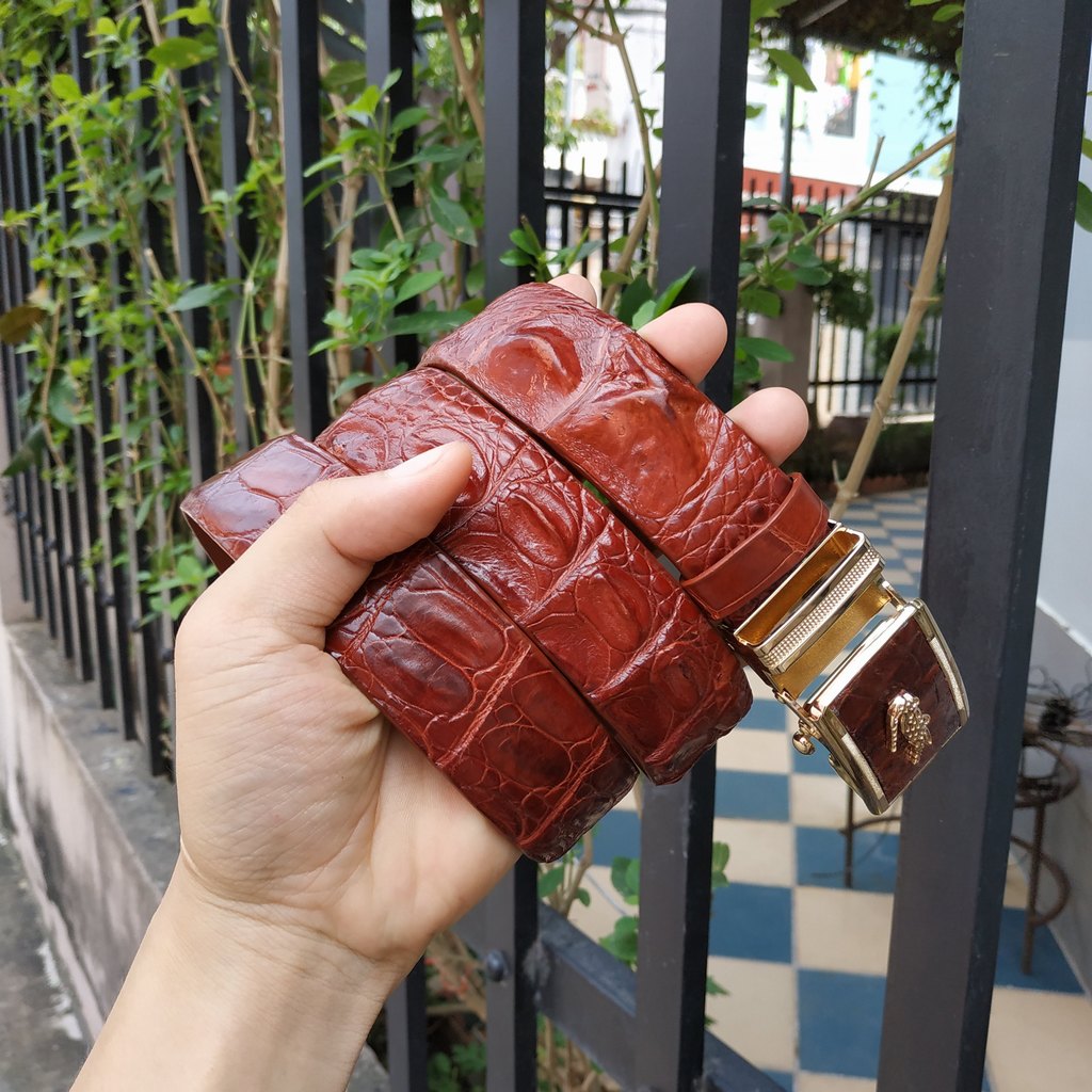 Kết hợp đồ với thắt lưng cá sấu