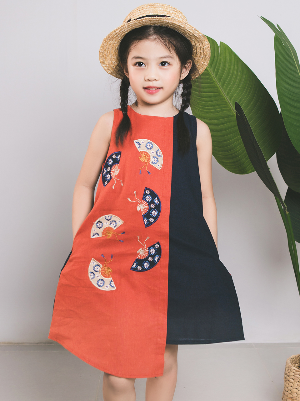 Royal Fan Embroidered Linen Kid Dress - Áo đầm linen đỏ bé gái ...