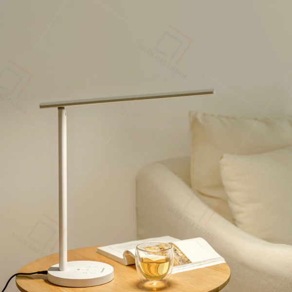 Đèn bàn Led Panasonic HH-LT0421 (màu trắng)