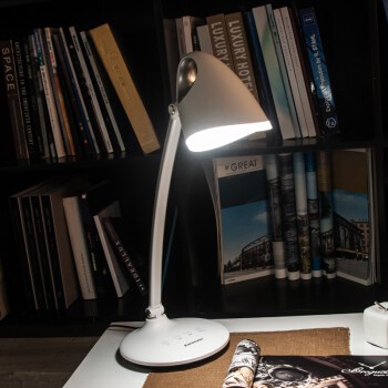 Đèn bàn Led Panasonic HH-LT062019