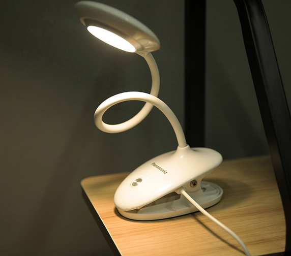 Đèn bàn Led Panasonic HH-LT023219
