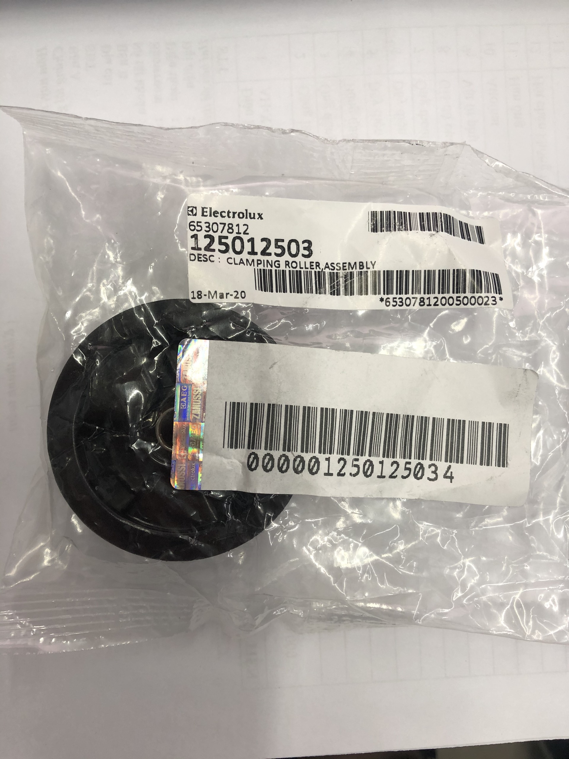 Bánh tỳ máy sấy Electrolux EDV 605/ 705/ 6051/ 7051/ 6552/ 7552 - Hàng chính hãng vận chuyển miễn phí trên toàn quốc )  ( bảo hành 2 năm )